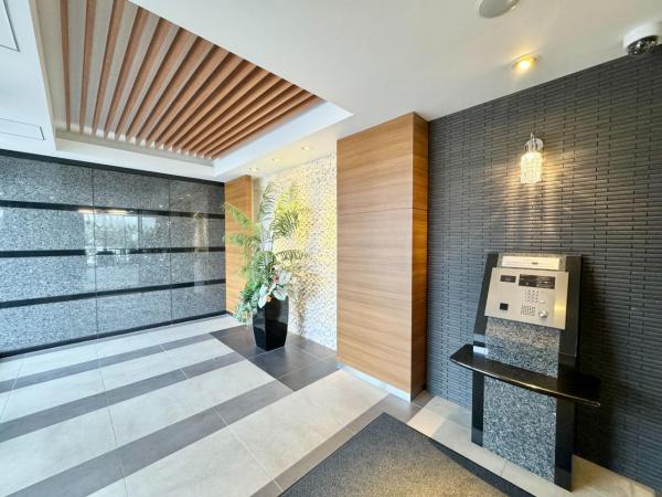 プレミア〈東金沢駅前〉レジデンス