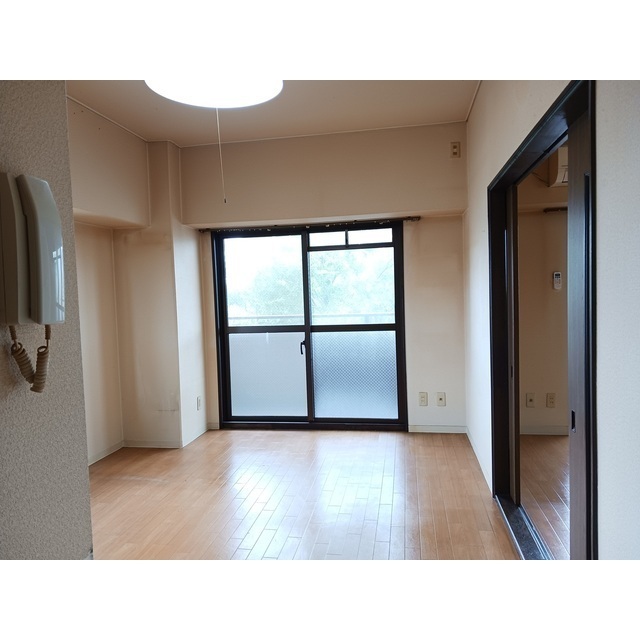 信開ウェラコート新神田 301号室