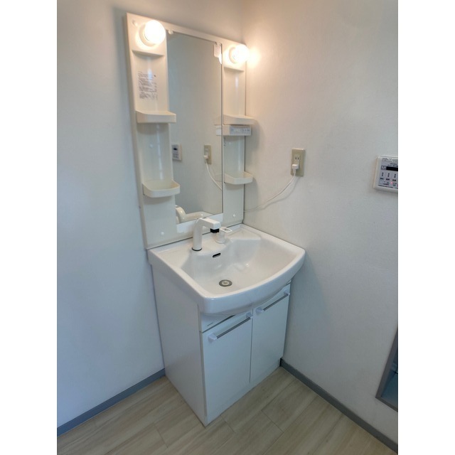 信開セルーラ開発5 106号室