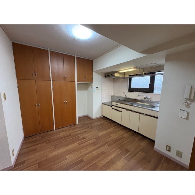 パークサイト春山 501号室