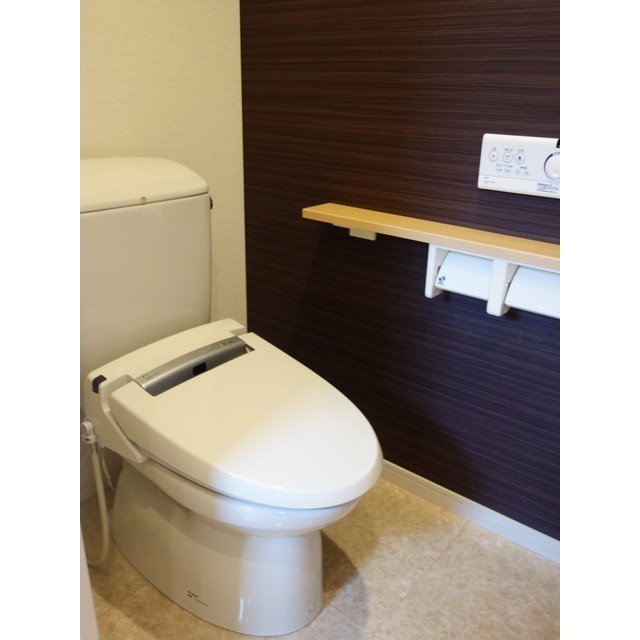 エスカイア神通 201号室