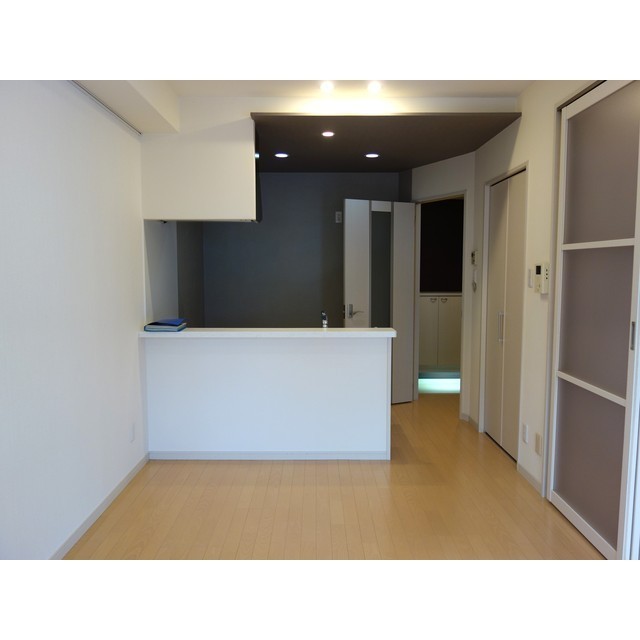 エスカイア神通 201号室