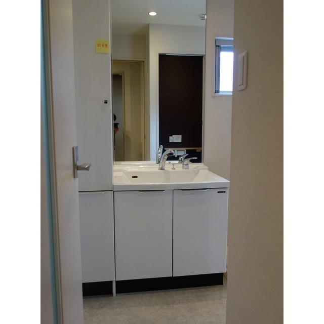 エスカイア神通 201号室