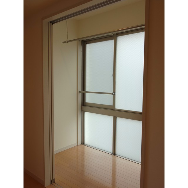 エスカイア神通 201号室