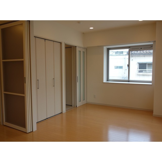 エスカイア神通 201号室