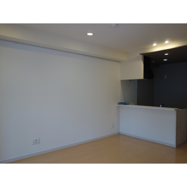 エスカイア神通 201号室