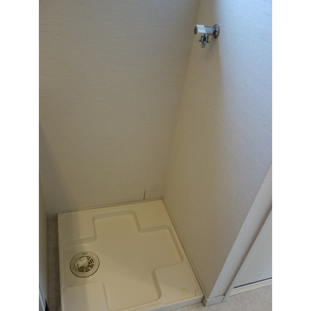 エスカイア神通 201号室